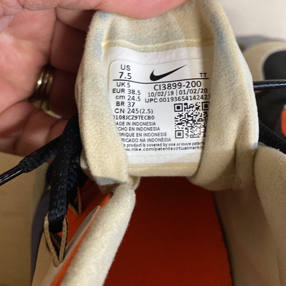 Nike Womens Air270 React. Barely Used. Exec Condi… - image 4